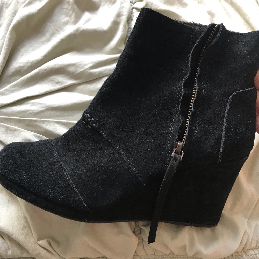 Toms wedge black booties